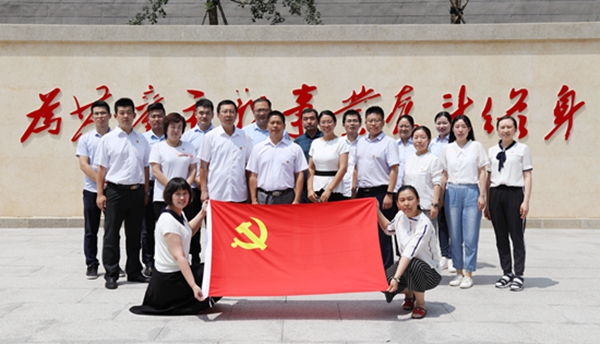 “不忘初心 牢记使命”――beat365英国官网网站赴大峰山开展党性教育