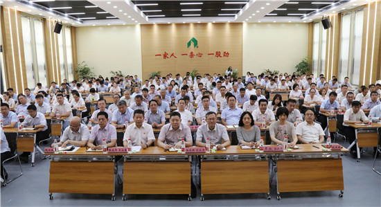 beat365英国官网网站党委举办庆祝建党九十八周年专题党课