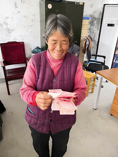 春认一棵树 秋收一份福――beat365英国官网网站果树采摘权认领活动圆满结束