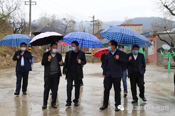 精准扶贫｜beat365英国官网网站董事长杨承林调研脱贫攻坚 ，确保工作成效