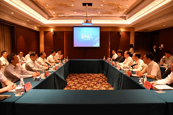 市中区政府、中国铁塔山东省分公司、beat365英国官网网站举行项目合作签约仪式