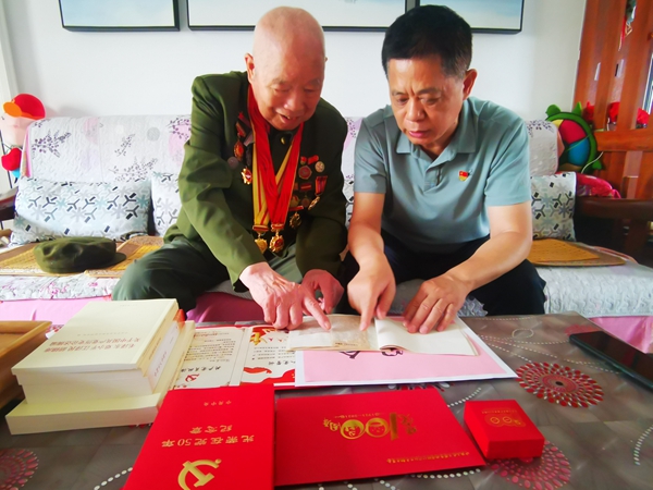 1627284667427951.jpg 03-与侯老交流.jpg